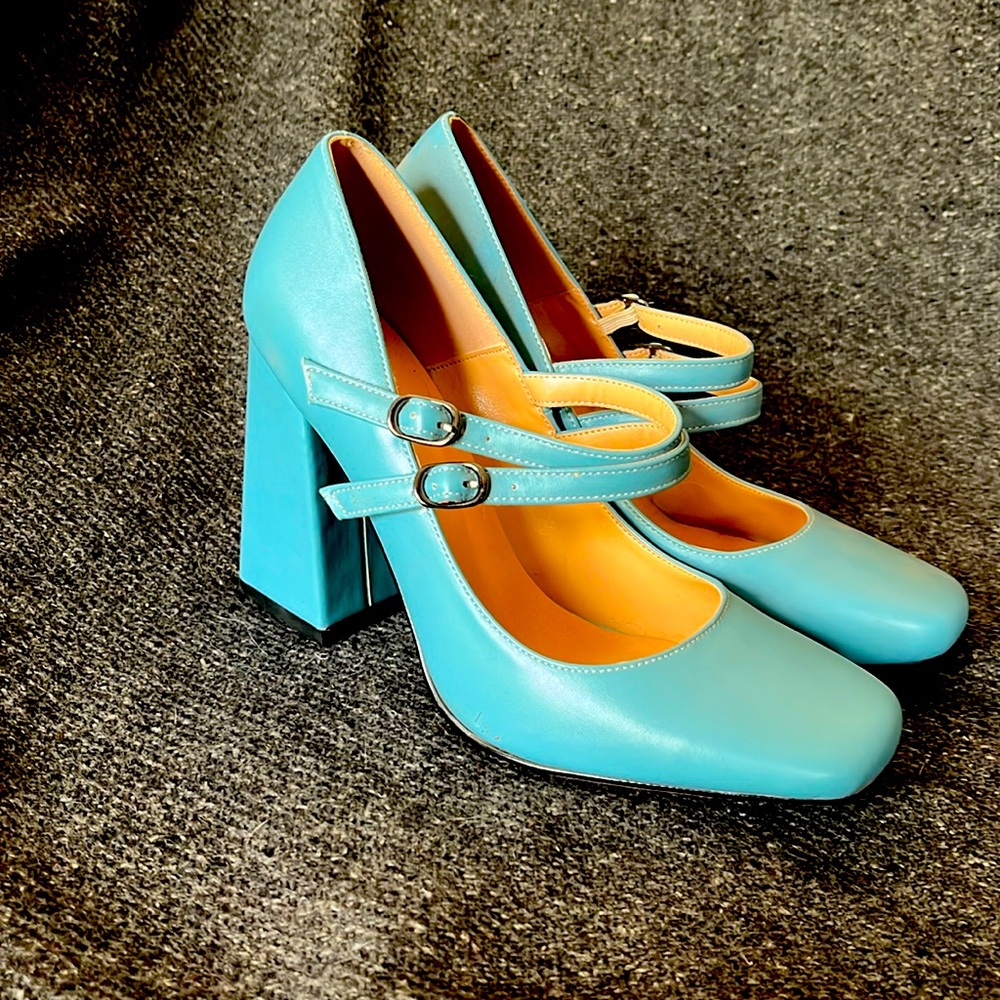 Journee Collection Windy Wide Pumps